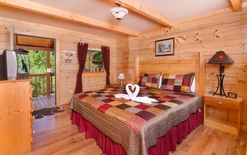 En eller flere senge i et værelse på Mountain Breeze