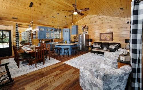 a living room with a kitchen and a dining room at Holly Ridge Hideaway in Gatlinburg