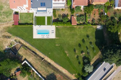 an aerial view of a house with a yard at Valbrione - Luxury Rooms & Suites in Valbandon