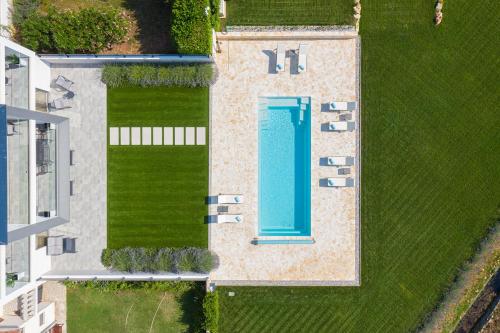an overhead view of a swimming pool in a yard at Valbrione - Luxury Rooms & Suites in Valbandon