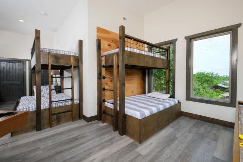 Postel nebo postele na pokoji v ubytování Whitneys Way