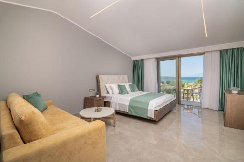 Imagen de la galería de Sea View Suites - Plaka Beach Resort, en Vasilikos