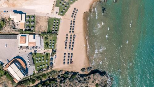 Imagen de la galería de Sea View Suites - Plaka Beach Resort, en Vasilikos