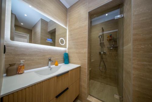 Luxe 1 minute a pied du Martinez plage shopping vu Mer