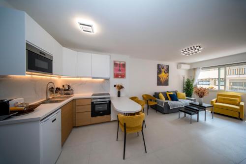 Luxe 1 minute a pied du Martinez plage shopping vu Mer