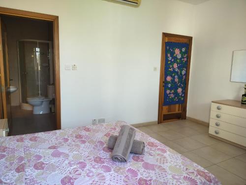 a bedroom with a bed with a pink and white blanket at Private Rooms in a Penthouse in Malta between Capital of Valletta and St Julians nightlife in Msida