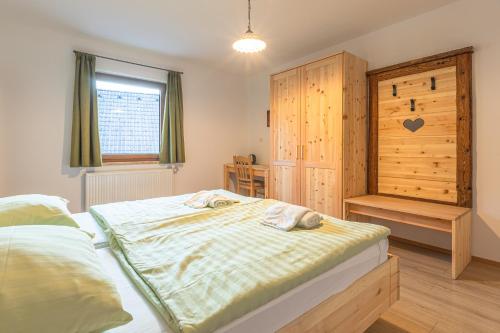 Postel nebo postele na pokoji v ubytování Farm Holidays Povsin