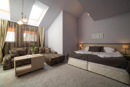 a bedroom with a bed and a couch at Thermal Hotel Seven Seasons in Banya