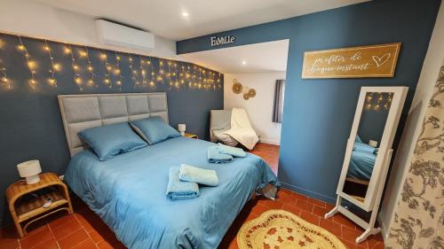 Un ou plusieurs lits dans un hébergement de l'établissement Maison familiale avec Jacuzzi