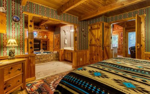 Кровать или кровати в номере The Lakota Wolf Cabin