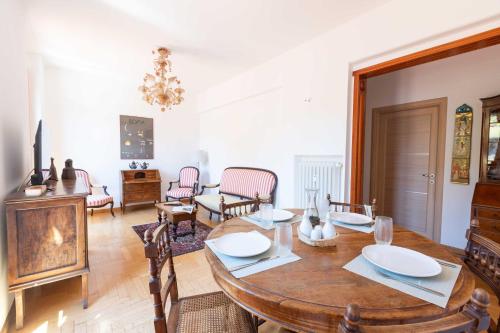 Casa Arezzo - silenzioso trilocale con terrazzino privato - Cale 06