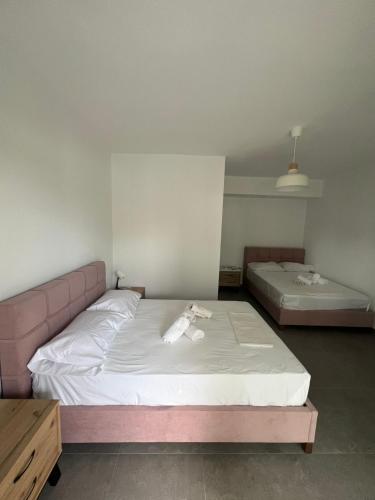 a room with two beds in a room at Hotel Athina in Asprovalta