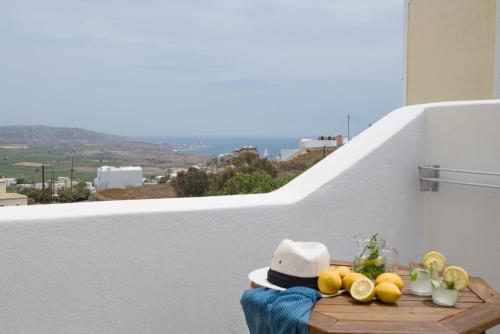 a table with fruit on top of a white wall at Villa Galinia in Akrotiri