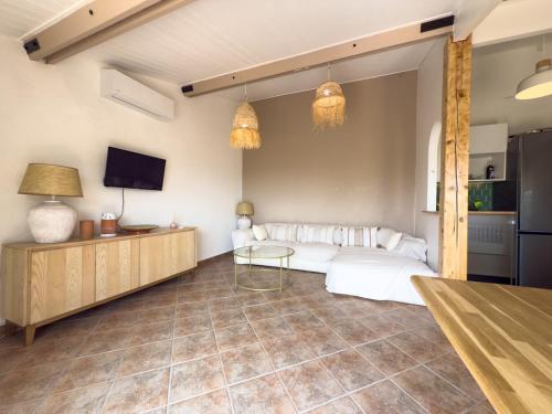 L'Inoubliable, Mazet climatisé pour 8 personnes avec tennis et piscine collective à Valcros, La Londes-Les-Maures