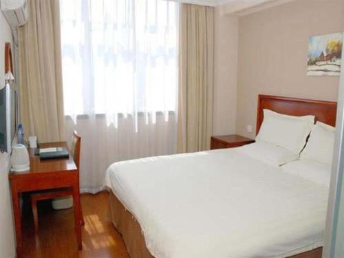 Letto o letti in una camera di GreenTree Inn Changshu South HaiYu Road Pedestrian Street Business Hotel