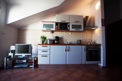 Penthouse Paulina - Large Sunny Terrace - Seaview - 250m to Beach and Restaurants - Free Parking - Trogir and Ciovo - 15 minutes to airport