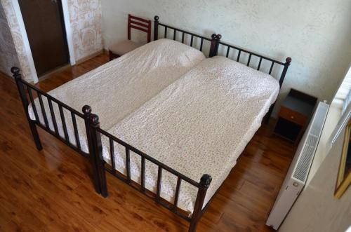 an overhead view of a bed in a room at TJ Guest House in Makhinjauri