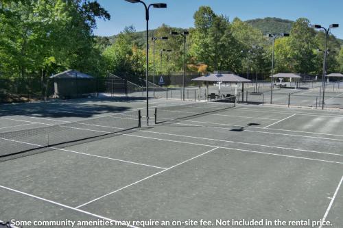 Tenis dan/atau kemudahan skuasy di Serenity Condo - Golf Course Views Pet Friendly Access to Big Canoe Community atau berdekatan
