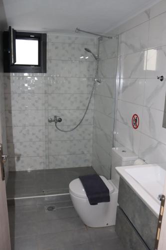 Bilik mandi di Waterview Villa