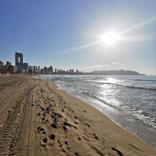 Apartamento ALMA con terreno privado y parking compartido - a 800m de Playa Poniente