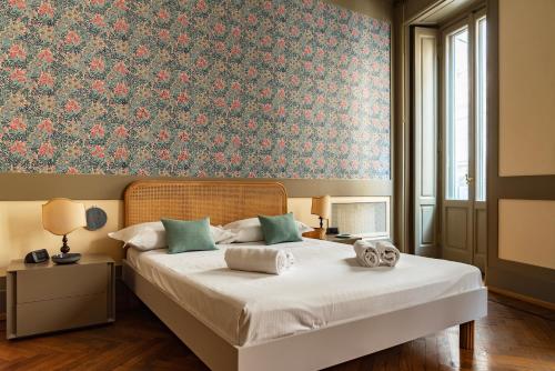 Ένα ή περισσότερα κρεβάτια σε δωμάτιο στο Youhosty - Milano Charm Via Torino