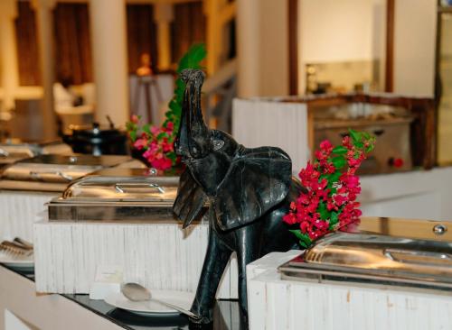 a statue of a cat standing on a table at Pearl Beach by Sansi in Michamvi