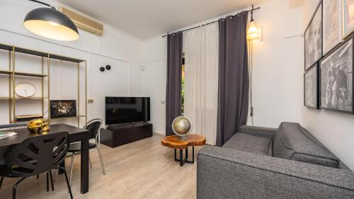 Loquat House by Rentbeat