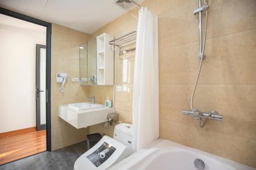 Bilik mandi di Sumitomo Apartment - Linh Lang street