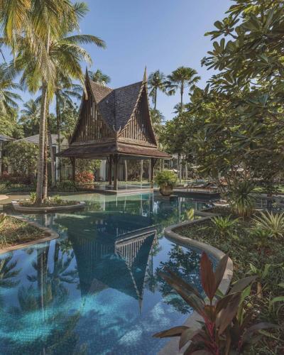สระว่ายน้ำที่อยู่ใกล้ ๆ หรือใน Twinpalms Surin Beach Phuket