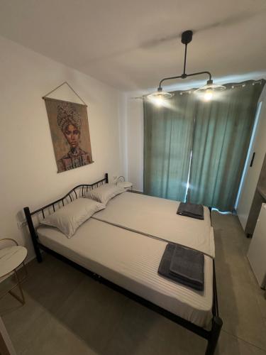 a bedroom with a large white bed and a window at Rifugio Blu in Costinesti