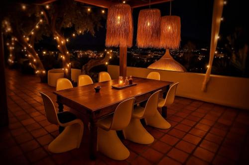a table and chairs on a balcony with lights at Villa Samar Altea Grupo Terra de Mar, alojamientos con encanto in Altea