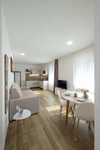 a living room with a couch and a table at Villa Betty Apartments in Arco