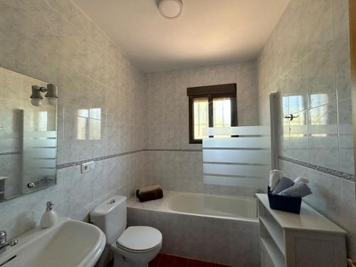 a bathroom with a tub and a toilet and a sink at Casa rural Juan Pablo in Segura de la Sierra