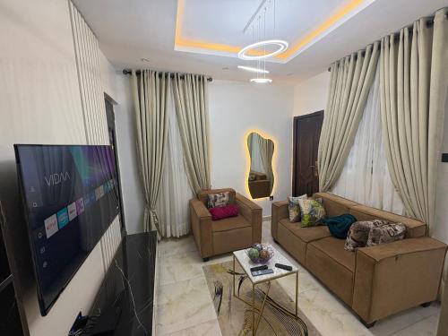 TV a/nebo společenská místnost v ubytování Smart 1 bedroom apartment Yaba