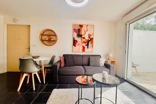 T2 with terrace near Les Minimes