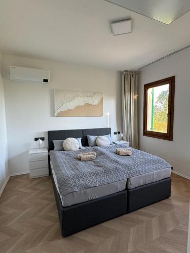 a bedroom with a large bed in a room at Casa Cabini Piave in Eraclea