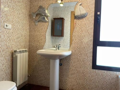 a bathroom with a sink and a mirror at Casa Tau in Larrasoaña