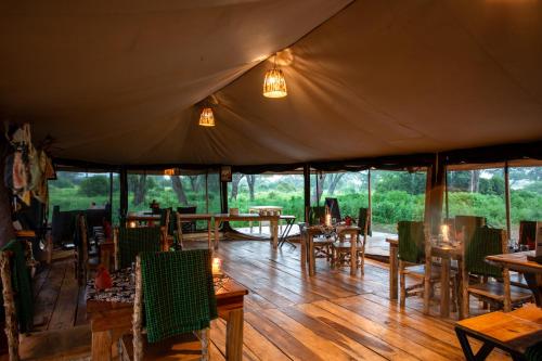 Restaurace v ubytování Baobab Tented Camp