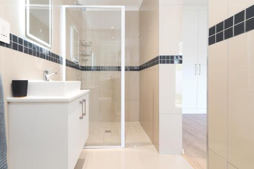 Phòng tắm tại Montbleu Cottage