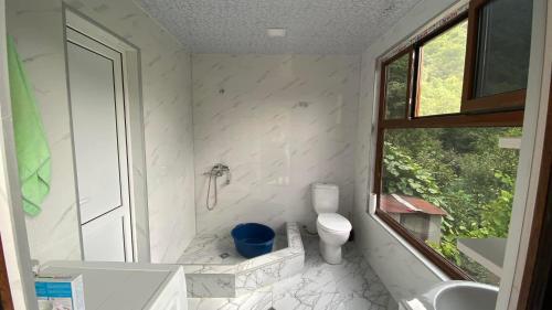 Un baño de guesthouse wood