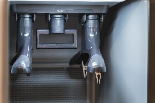 a close up of the legs of a microscope at Hotel Palace Gyeongju in Gyeongju