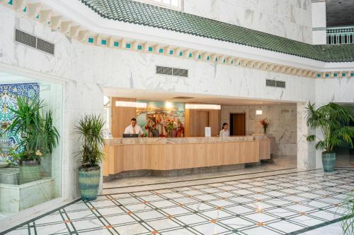 a lobby of a hotel with a reception desk at Hotel El Mansour Mahdia Thalasso & Spa in Mahdia