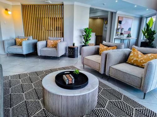 Χώρος καθιστικού στο Cresta Thapama Hotel