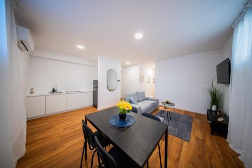 Zagreb 187 - 2 Bedrooms - Parking - New - Apartment - Flexible Keybox Entry - Modern - Monthly Rent - WiFi