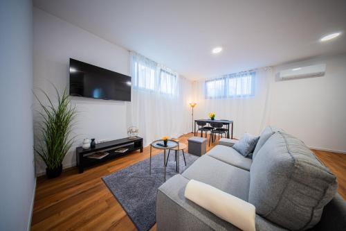 Zagreb 187 - 2 Bedrooms - Parking - New - Apartment - Flexible Keybox Entry - Modern - Monthly Rent - WiFi