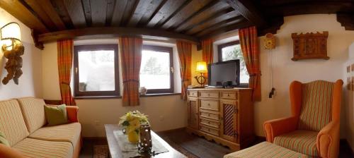 Μια τηλεόραση ή/και κέντρο ψυχαγωγίας στο Ferienhaus Kärntnerhaus In Falkertsee