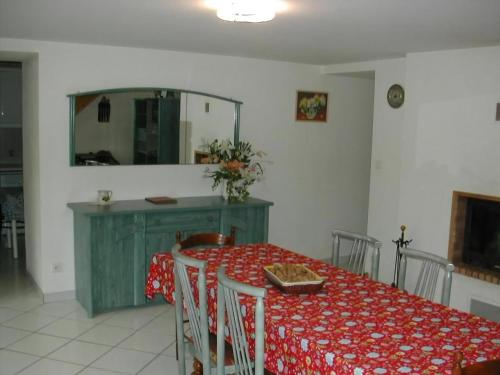 Φωτογραφία από το άλμπουμ του Steinhaus In Ländlicher Umgebung Mit Pool σε Brotte-lès-Ray