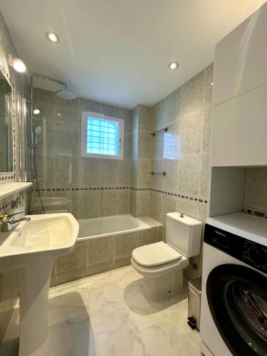 Elegant Apt close to the beach