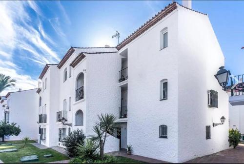 Elegant Apt close to the beach
