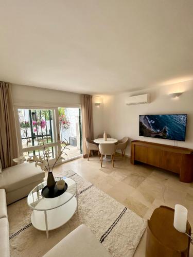 Elegant Apt close to the beach
